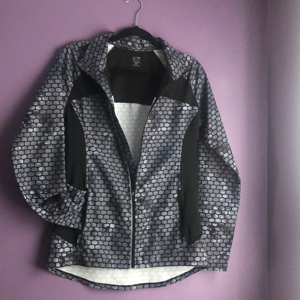Lightweight running jacket